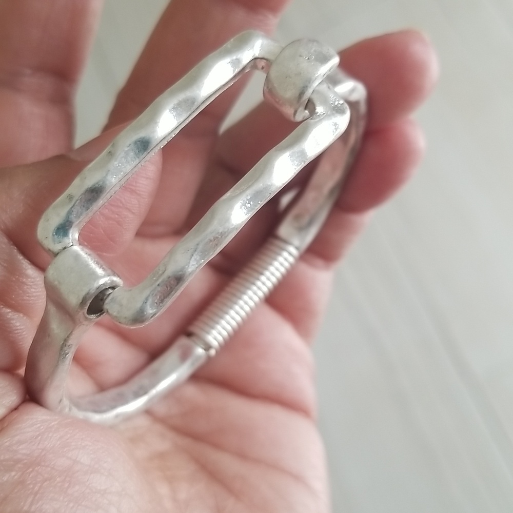 POMINA Hammered Handmad Bangle Cuff Bracelet